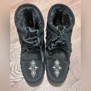 Winter Boots Manitobath Mukluks size 8.5us